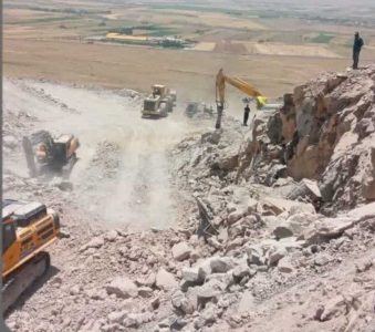 عملیات یافتن پیکر کارگر ۷۴ ساله معدن شازند با جدیت ادامه دارد - خبرگزاری مهر | اخبار ایران و جهان