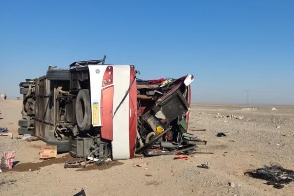 جزئیات واژگونی مرگبار اتوبوس زائران کربلا در جاده قروه - خبرگزاری مهر | اخبار ایران و جهان