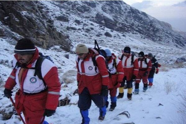 مفقود شدن ۶ کوهنورد در کردستان در پی وقوع بهمن/ اعزام ۳ تیم عملیاتی هلال احمر به منطقه