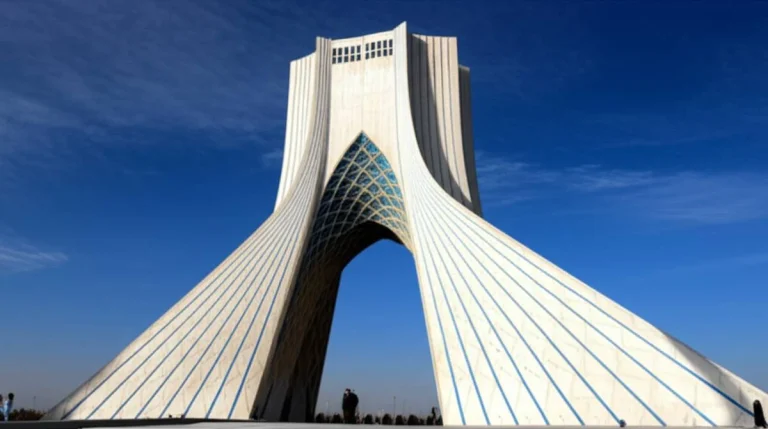 ساخت برج آزادی | تاریخچه، طراحی و حقایق ناگفته