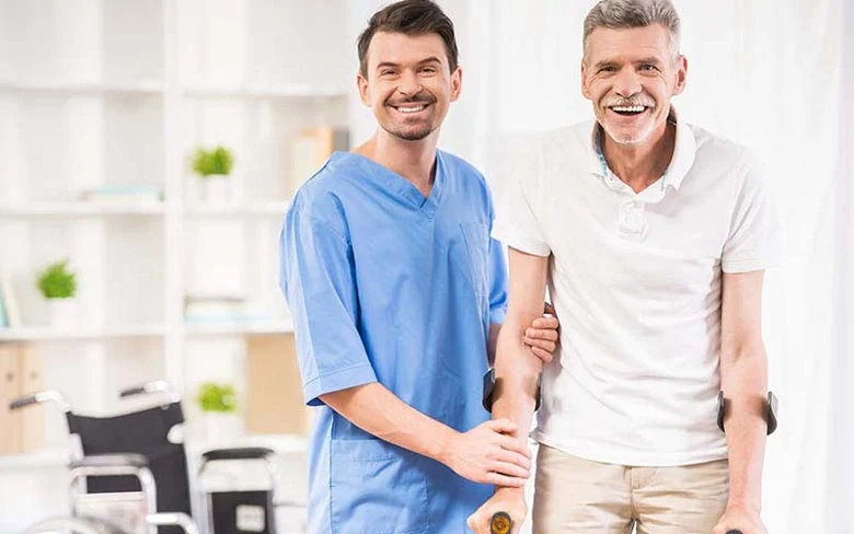 مقایسه تحلیلی دوره‌های آموزشی پرستاری حضوری و آنلاین و معیارهای انتخاب بهترین گزینه